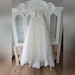 Elegant White Strapless Gown